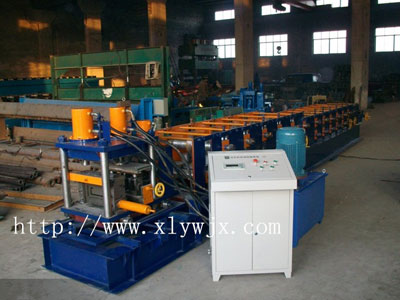液壓驅(qū)動扭斷沖孔c型鋼機(jī)